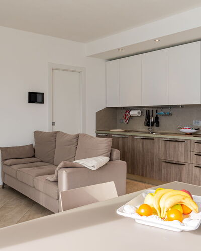 Gelsomino (Gla125): Möbel, Eigentum, Couch, Cabinetry, Countertop, Tabelle, Komfort, Gebäude, Regale, Interior Design