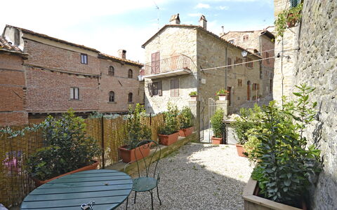 Casa Caterina: Eigentum, Gebäude, Haus, \Stadt, Hütte, Grundeigentum, Nachbarschaft, Dorf, Ländliches Gebiet, Strasse
