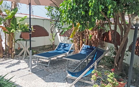 Villa Lamarmora: Möbel, Gartenmöbel, Stuhl, Blumentopf, Schatten, Garten, Zimmerpflanze, Tisch Im Freien, Garten