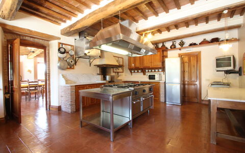 Villa Venanzo: Gebäude, Eigentum, Zimmer, Fussboden, Möbel, Interior Design, Holzboden, Hartholz, Strahl, Decke