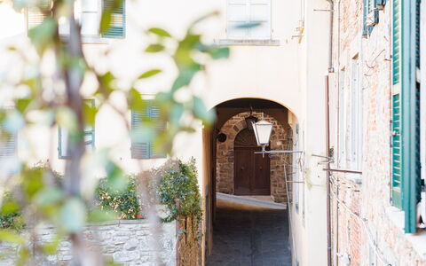 Appartamento Zefferini: Gebäude, Pflanze, Holz, Haus, Strassenbelag, Fassade, Wasser, Stadt, Fenster, Gasse