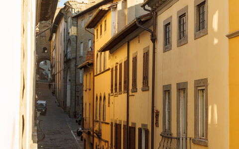 Appartamento Zefferini: Himmel, Fenster, Gebäude, Nachbarschaft, Haus, Beige, Fassade, Tönungen Und Schatten, Stadt
