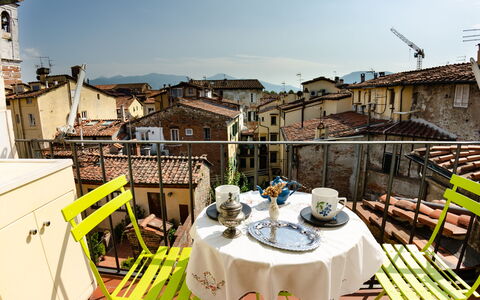 Sinidio: Eigentum, \Stadt, Gebäude, Tourismus, Urlaub, Haus, Restaurant, Die Architektur, Grundeigentum, Dach