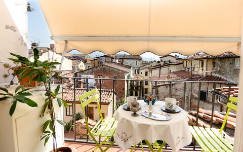 Sinidio: Eigentum, Balkon, Gebäude, Zimmer, Grundeigentum, Interior Design, Haus, Die Architektur, Wohnung, Urlaub