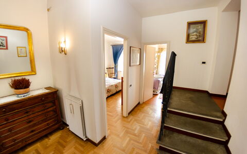 Sinidio: Zimmer, Eigentum, Fussboden, Gebäude, Holzboden, Haus, Hartholz, Möbel, Interior Design, Grundeigentum