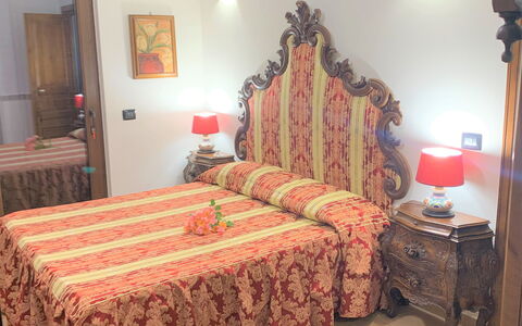 I Gigli di Montefiascone: Schlafzimmer, Möbel, Interior Design, Bettdecke, Bett, Bedding, Textil, Linens, Zimmer, Flooring
