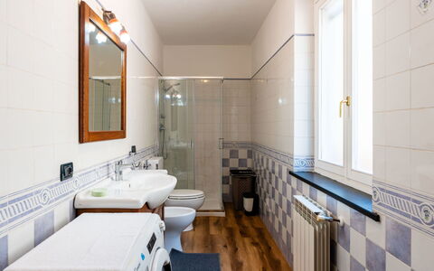 Samuele: Flooring, Fussboden, Armatur, Interior Design, Badezimmer, Installation, Fliese, Decke, Sinken, Zapfhahn