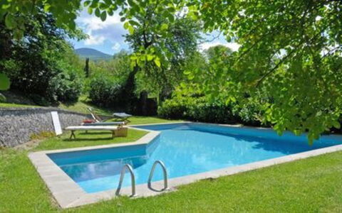 Casa Di Lilli: Wasser, Pflanze, Schwimmbad, Himmel, Baum, Gartenmöbel, Wolke, Natürliche Landschaft, Landschaft, Gras