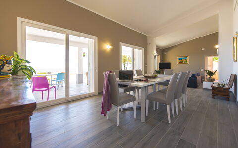 Villa Di Sofia: Zimmer, Eigentum, Gebäude, Fussboden, Holzboden, Möbel, Interior Design, Esszimmer, Hartholz, Grundeigentum