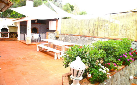 Villa Di Sofia: Eigentum, Hinterhof, Hof, Garten, Gebäude, Haus, Grundeigentum, Terrasse, Garten, Zimmer