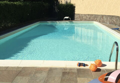 Villa Vigna: Schwimmbad, Eigentum, Fliese, Freizeit, Azurblau, Grundeigentum, Zuhause, Fussboden, Rechteck, Haus