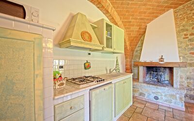 Mulignone 8: Eigentum, Zimmer, Küche, Countertop, Gebäude, Interior Design, Fliese, Haus, Grundeigentum, Zuhause