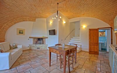 Mulignone 9: Eigentum, Zimmer, Gebäude, Interior Design, Möbel, Haus, Grundeigentum, Fussboden, Estate, Decke