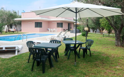 Giusy: Eigentum, Tisch Im Freien, Grundeigentum, Tabelle, Schatten, Terrasse, Regenschirm, Überdachung, Freizeit, Hinterhof