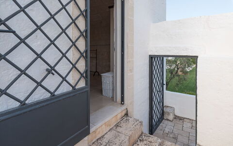 Masseria Villa Il Frantoio: Eigentum, Wand, Die Architektur, Zimmer, Haus, Gebäude, Grundeigentum, Fussboden, Fliese, Interior Design