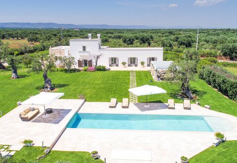 Masseria Villa Il Frantoio: Eigentum, Haus, Estate, Wohngebiet, Gebäude, Grundeigentum, Schwimmbad, Gras, Zuhause, Grundstueck