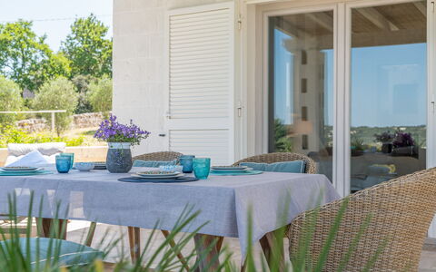 Villa Amelia Ostuni: Möbel, Stuhl, Tabelle, Gartenmöbel, Küche & Esszimmer Tisch, Geschirr, Tisch Im Freien, Tischdecke, Esszimmer, Servierware