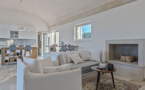Villa Amelia: Wohnzimmer, Zimmer, Eigentum, Interior Design, Möbel, Gebäude, Haus, Zuhause, Grundeigentum, Fussboden