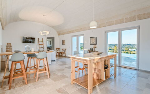Villa Amelia: Eigentum, Zimmer, Möbel, Gebäude, Grundeigentum, Fussboden, Interior Design, Haus, Decke, Tabelle