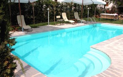 Monastery Guest House: Wasser, Pflanze, Schwimmbad, Gebäude, Azurblau, Schatten, Rechteck, Gartenmöbel, Baum, Verbundwerkstoff