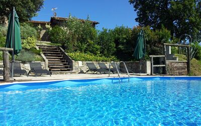 Bellavista Chiatri: Schwimmbad, Eigentum, Freizeit, Wasser, Urlaub, Grundeigentum, Resort, Sommer, Ferienort, Gebäude