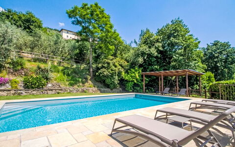 Podere Berrettino: Schwimmbad, Resort, Gartenmöbel, Eco Hotel, Garten, Schatten, Landscaping, Design, Flagstone, Hinterhof