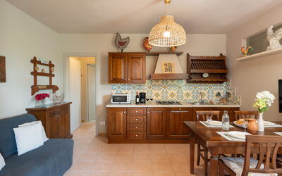 Tulipano: Möbel, Interior Design, Holz, Flooring, Cabinetry, Decke, Fussboden, Zimmer, Beleuchtung, Küche