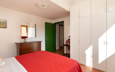 Mughetto: Interior Design, Möbel, Flooring, Fussboden, Schlafzimmer, Holz, Bett, Decke, Zimmer, Bettdecke