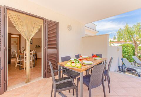 Villa Orchidea: Eigentum, Zimmer, Grundeigentum, Interior Design, Möbel, Gebäude, Haus, Esszimmer, Tabelle, Zuhause