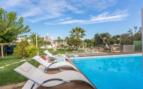 Trullo Suenn Con Piscina: Eigentum, Grundeigentum, Schwimmbad, Haus, Gebäude, Urlaub, Zuhause, Sonnenliege, Wohngebiet, Freizeit