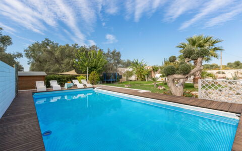Trullo Suenn Con Piscina: Schwimmbad, Eigentum, Grundeigentum, Zuhause, Haus, Freizeit, Gebäude, Hinterhof, Resort, Estate