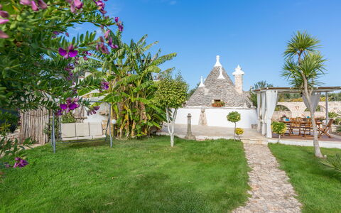 Trullo Suenn Con Piscina: Eigentum, Haus, Grundeigentum, Gebäude, Gras, Zuhause, Estate, Baum, Rasen, Garten