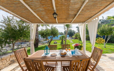 Trullo Suenn Con Piscina: Eigentum, Grundeigentum, Veranda, Gebäude, Terrasse, Haus, Zuhause, Estate, Zimmer, Möbel