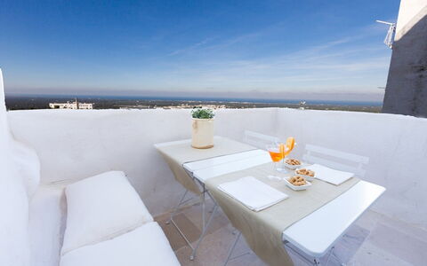 Vista Mare Da Zio Piero: Eigentum, Himmel, Zimmer, Restaurant, Tabelle, Möbel, Urlaub, Die Architektur, Interior Design, Luxusjacht
