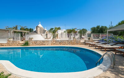 Borgo Marianna: Wasser, Himmel, Pflanze, Eigentum, Schwimmbad, Blau, Azurblau, Baum, Die Architektur, Gebäude