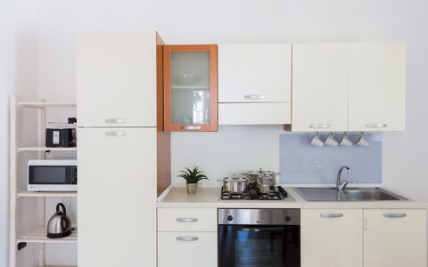 Villetta Ferreri: Zimmer, Küche, Countertop, Möbel, Eigentum, Cabinetry, Interior Design, Gebäude, Haus, Schrank