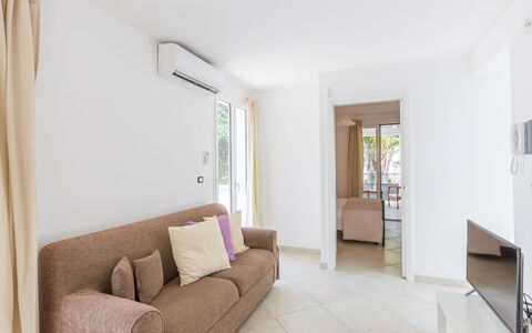 Casa Bianca: Eigentum, Zimmer, Möbel, Gebäude, Interior Design, Grundeigentum, Haus, Fussboden, Wohnzimmer, Wohnung