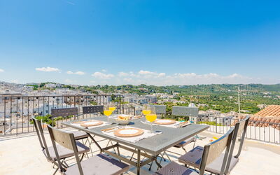 Solo Voi: Eigentum, Grundeigentum, Gelb, Tabelle, Gebäude, Haus, Zimmer, Estate, Möbel, Wohnung