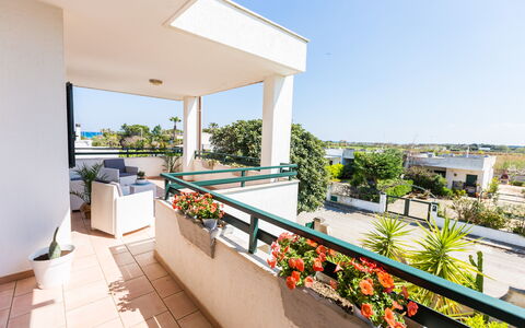 Appartamento Panorama Sul Mare: Eigentum, Gebäude, Grundeigentum, Haus, Wohnung, Balkon, Zuhause, Die Architektur, Villa, Zimmer