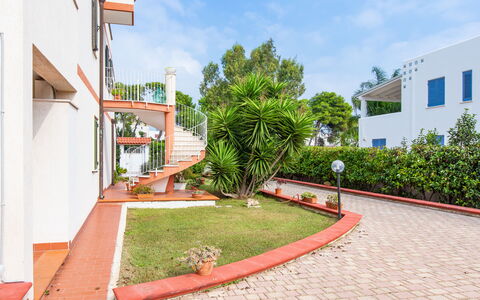 Prato Inglese Sinistro: Pflanze, Himmel, Gebäude, Wolke, Strassenbelag, Grundstueck, Urban Design, Baum, Nachbarschaft, Wohngebiet