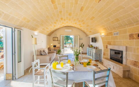 Trullo Con Piscina Per Bambini: Tabelle, Möbel, Eigentum, Stuhl, Couch, Countertop, Cabinetry, Interior Design, Küche, Holz