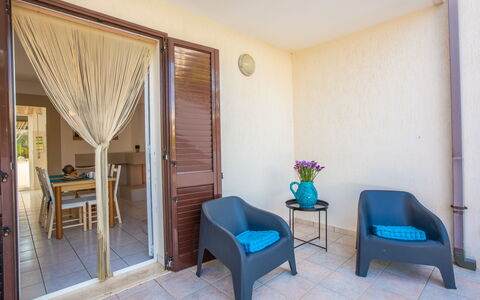 Villa Salento: Möbel, Eigentum, Tabelle, Pflanze, Komfort, Stuhl, Gebäude, Textil, Haus, Interior Design