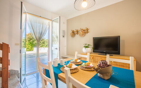 Villa Salento: Tabelle, Eigentum, Möbel, Holz, Beleuchtung, Interior Design, Gelb, Fussboden, Wohnzimmer, Flooring
