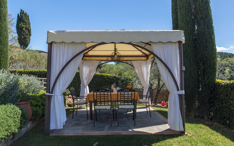 Villa Manuela: Eigentum, Pergola, Pavillon, Gebäude, Überdachung, Botanik, Schatten, Haus, Grundeigentum, Garten