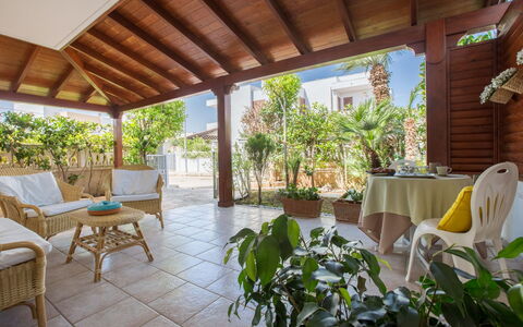 Villa Anna: Eigentum, Grundeigentum, Gebäude, Zimmer, Resort, Haus, Eco Hotel, Interior Design, Villa, Veranda