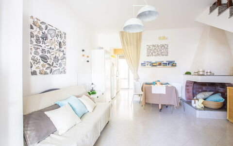 Villa Anna: Zimmer, Möbel, Eigentum, Schlafzimmer, Interior Design, Bett, Gebäude, Bettdecke, Wand, Fussboden