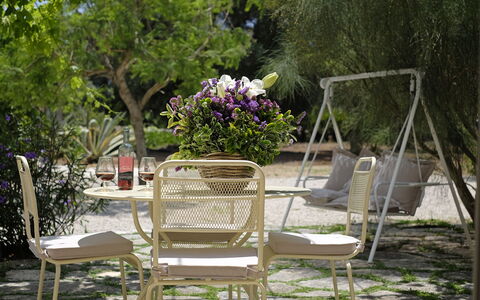 Masseria Pagliamonte: Stuhl, Möbel, Klappstuhl, Gartenmöbel, Tabelle, Lavendel, Garten, Terrasse, Tisch Im Freien, Pflanze