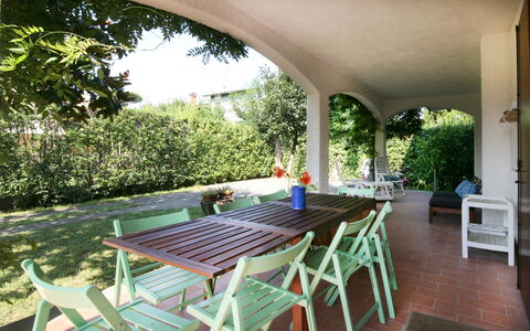 Villa Del Forte: Eigentum, Gebäude, Grundeigentum, Haus, Möbel, Zimmer, Tabelle, Villa, Veranda, Terrasse