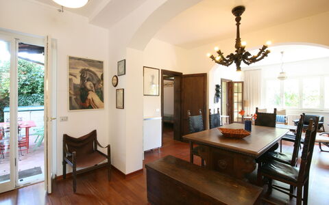 Villa Del Forte: Zimmer, Eigentum, Interior Design, Möbel, Decke, Esszimmer, Gebäude, Fussboden, Holzboden, Wohnzimmer