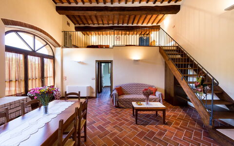 Casale Vacanze Il Granaio: Gebäude, Eigentum, Zimmer, Interior Design, Haus, Grundeigentum, Decke, Die Architektur, Möbel, Treppe